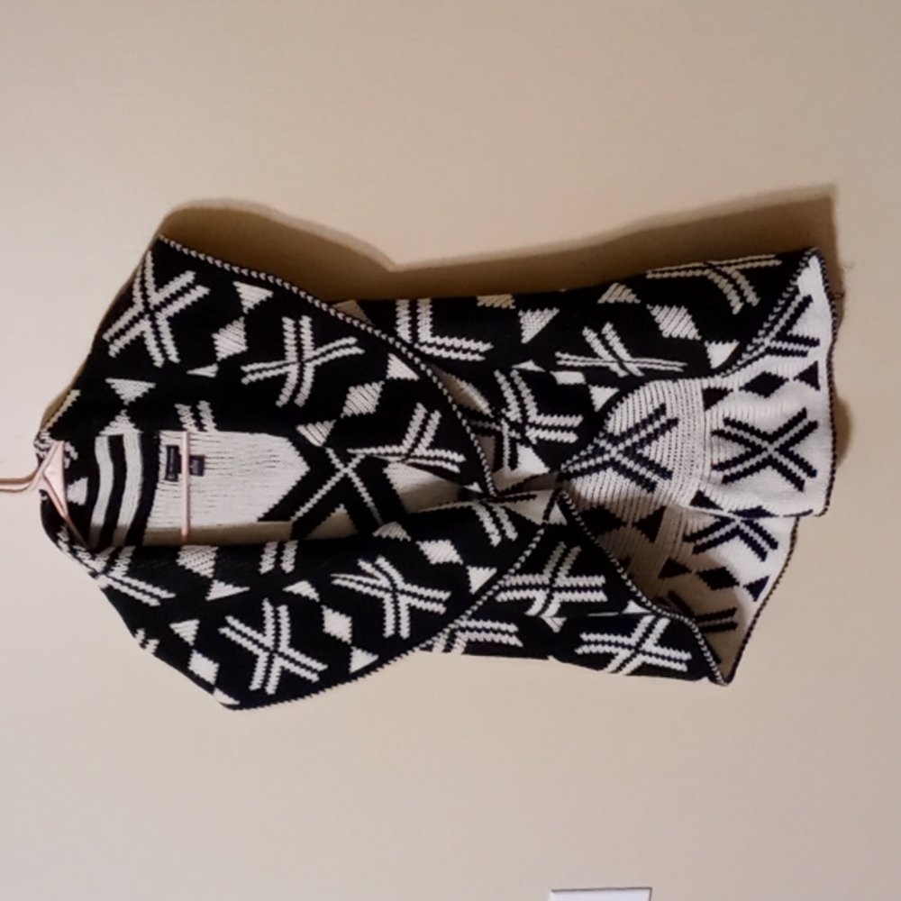 New Directions Black & White Sleeveless Sweater Cardigan